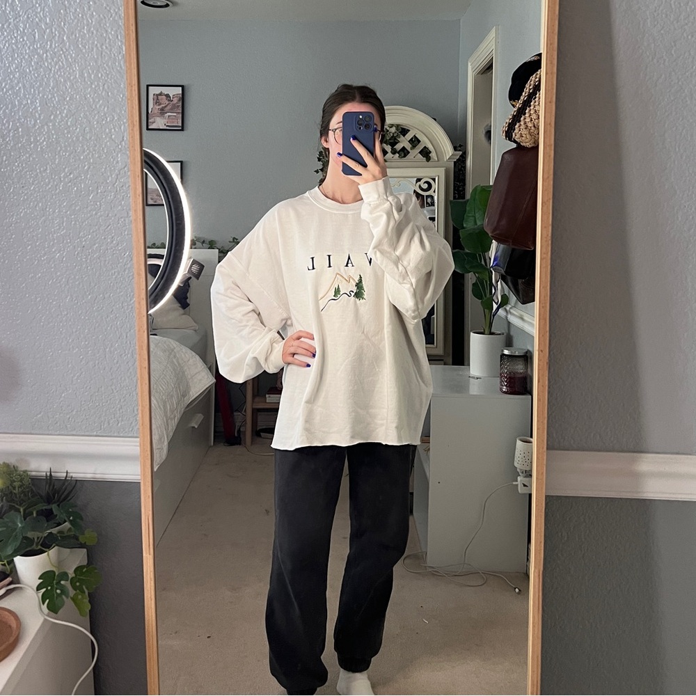 White authentic VAIL, Colorado crewneck